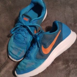 NIKE REVOLUTION 3 Size 5Y